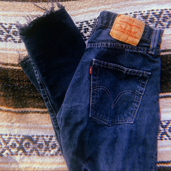 Dark blue button fly vintage Levi’s - Picture 2 of 9